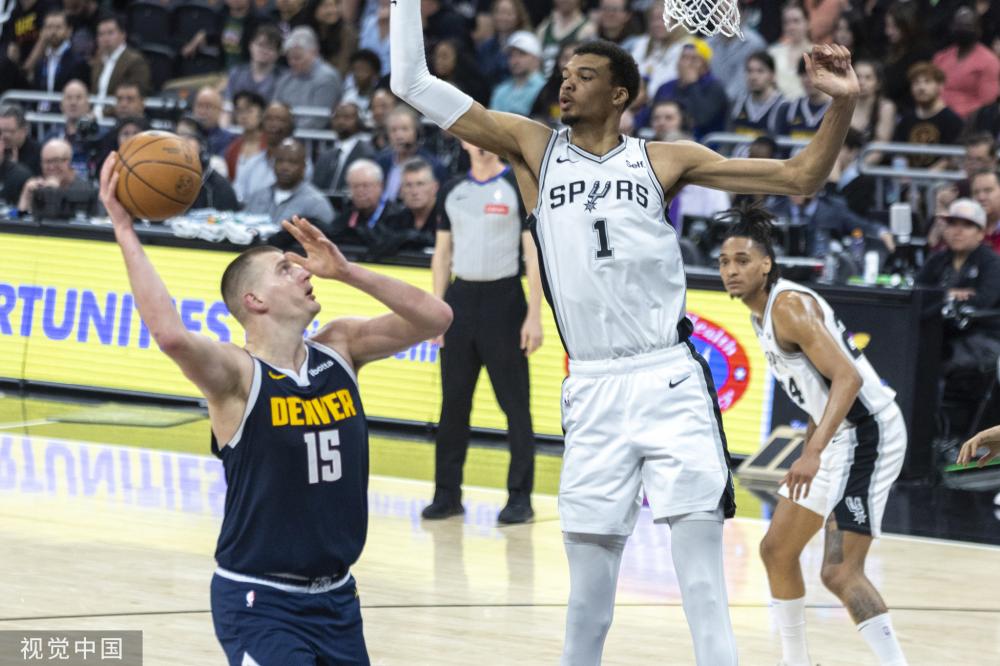 次问鼎英超 次问鼎英超