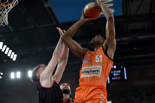 的年龄与发 的年龄与发