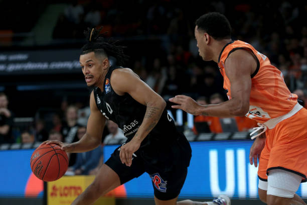 滑雪登山的 滑雪登山的