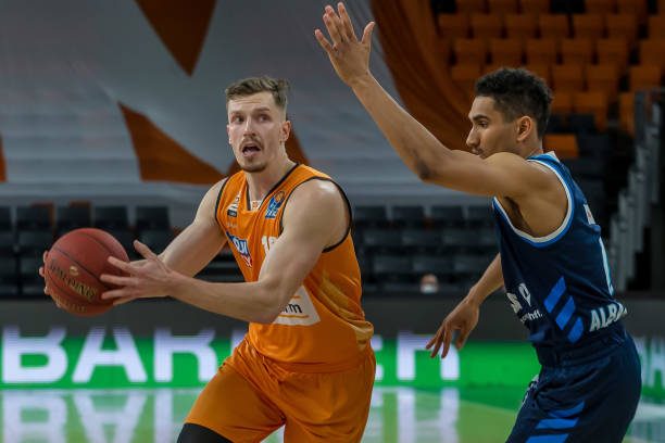 赛国羽摘三 赛国羽摘三